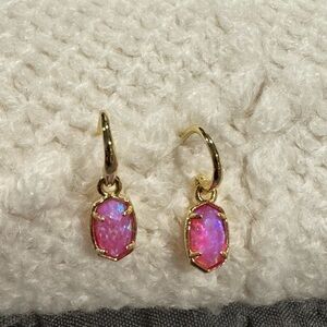 Small Kendra Scott Drop Earrings. Azalea illusion
